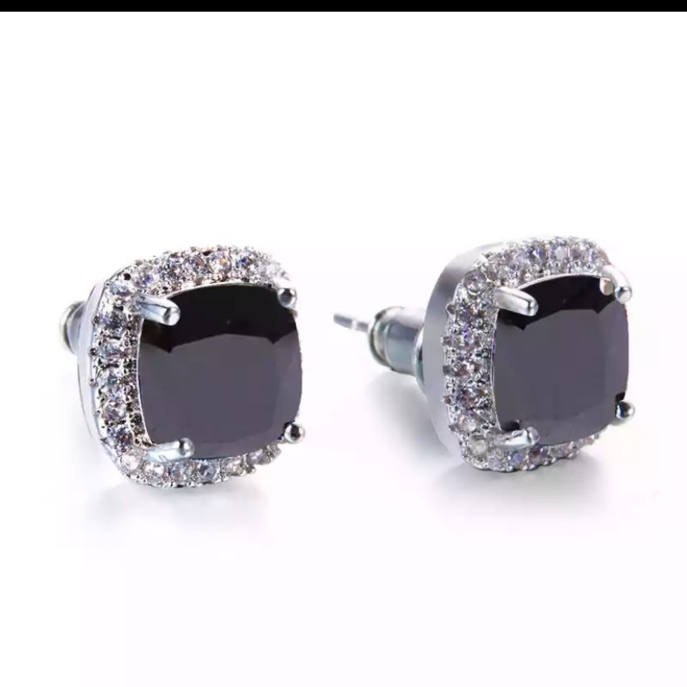 New Black gold filled Stud Earrings - Picture 3 of 3